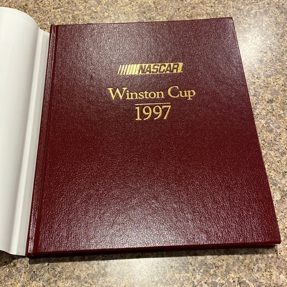 Winston Cup Nascar 1997 Yearbook Chronicle of the Season Racing - Picture 13 of 16